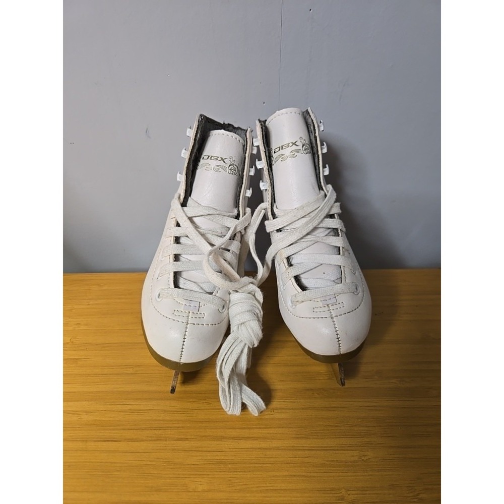 DBX Classic Girls White Figure Skates Size 10K